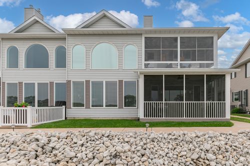19 Villa Dr, Hampton, IL, 61256-9676 | Card Image