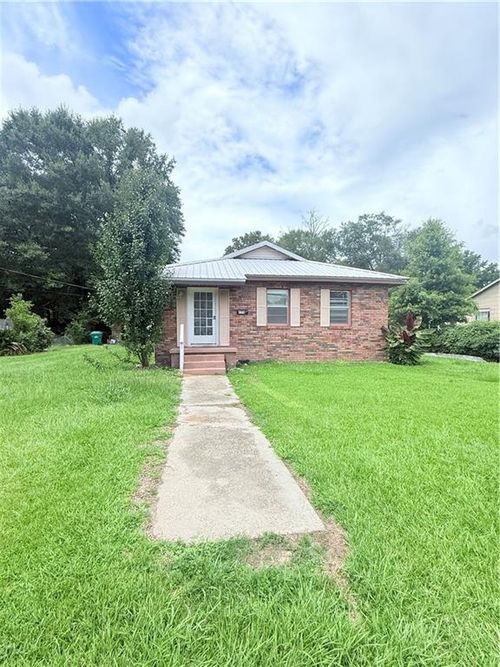 735 Ontario Ave, Bogalusa, LA, 70427-2452 | Card Image