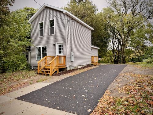 102 E Schuyler St, Oswego, NY, 13126-1651 | Card Image