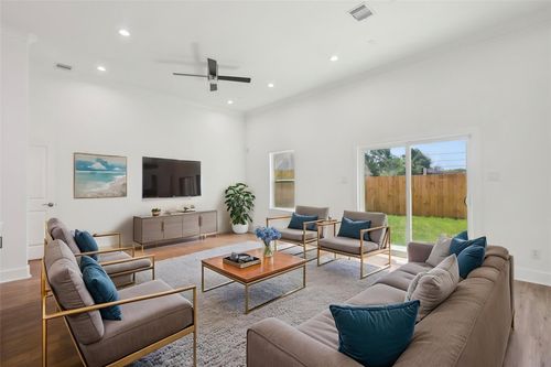 b-7358 Guadalcanal Rd, Houston, TX, 77033-3439 | Card Image