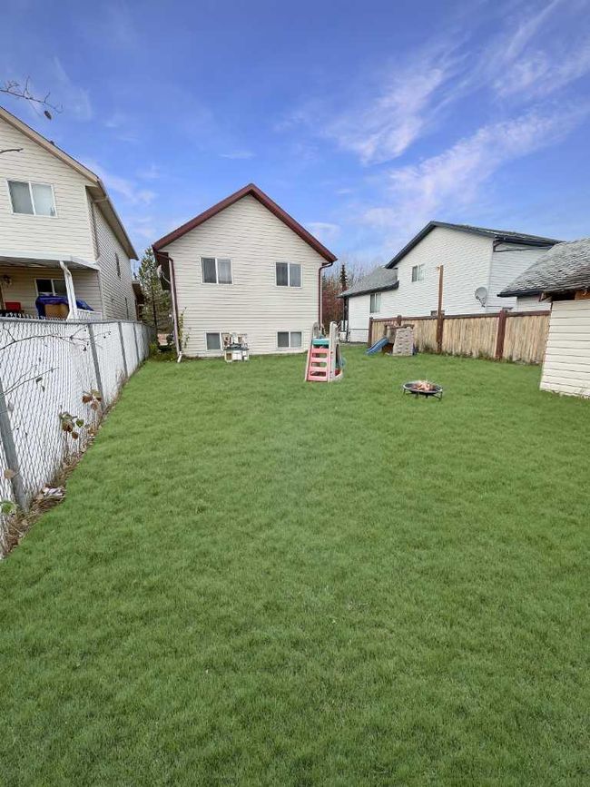 6021 91 Street, Home with 3 bedrooms, 2 bathrooms and null parking in Grande Prairie AB | Image 18