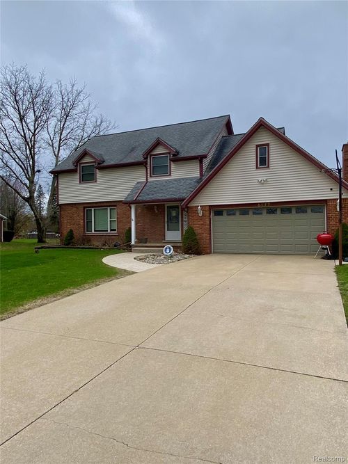 5177 Elizabeth Ln, Almont, MI, 48003-8733 | Card Image
