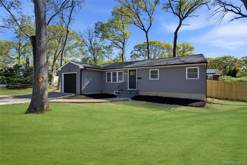 9 W 8th St, Ronkonkoma, NY, 11779-3818 | Card Image