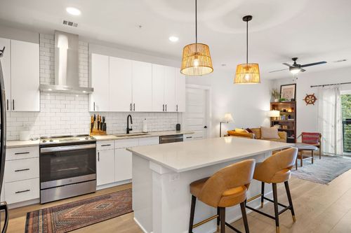 apt-219-3101 Govalle Ave, Austin, TX, 78702-3042 | Card Image