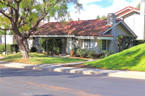 929 Thistlegate Rd, Oak Park, CA, 91377-3917 | Card Image