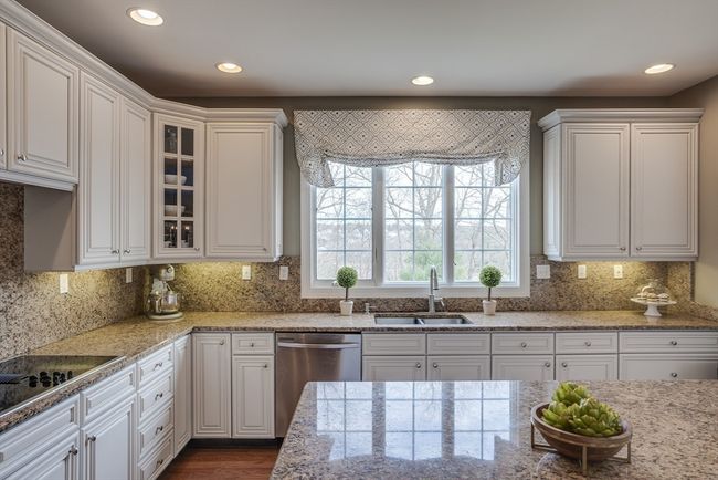 8 Valley View Dr, House other with 4 bedrooms, 5 bathrooms and 6 parking in North Grafton MA | Image 16