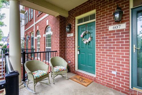 605 Village Ln, Milford, MI, 48381-5104 | Card Image