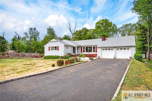 40 Grove St, Piscataway, NJ, 08854-1526 | Card Image