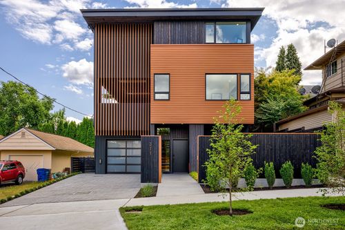 311 Ne 59th St, Seattle, WA, 98105-2718 | Card Image