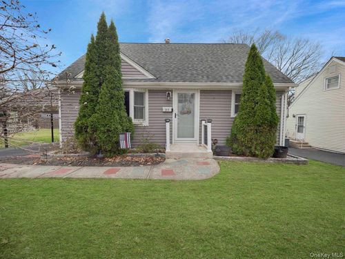 35 Hillside Ave, Suffern, NY, 10901-6830 | Card Image