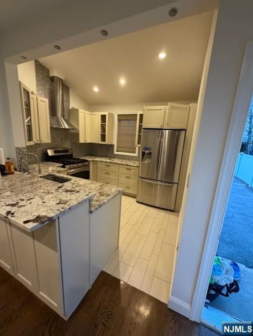 95 Myrtle Ave, Nutley, NJ, 07110-2833 | Card Image