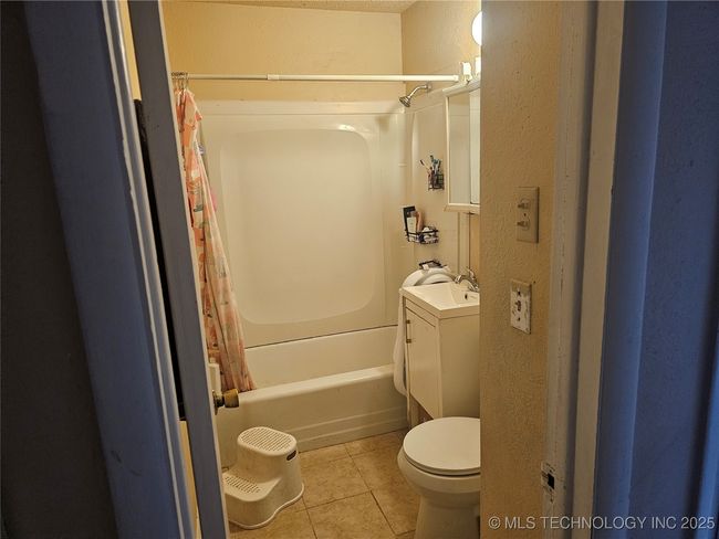 clean bathroom | Image 8