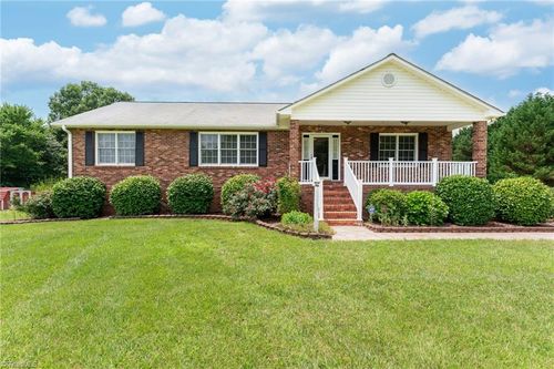 845 Howell Rd, Mocksville, NC, 27028-4817 | Card Image
