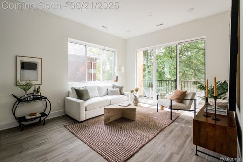 4530 Commonwealth St, Detroit, MI, 48208-2224 | Card Image