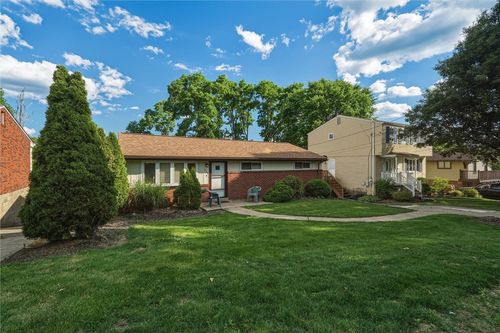 954 Ellen Dr, Pittsburgh, PA, 15227-3612 | Card Image