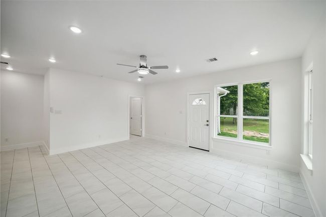 702 Azalea St, House other with 4 bedrooms, 2 bathrooms and 2 parking in Prairie View TX | Image 4