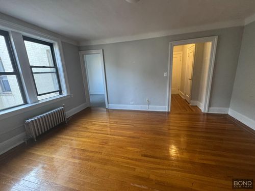 f5-32-15 35th St, Astoria, NY, 11106-1129 | Card Image