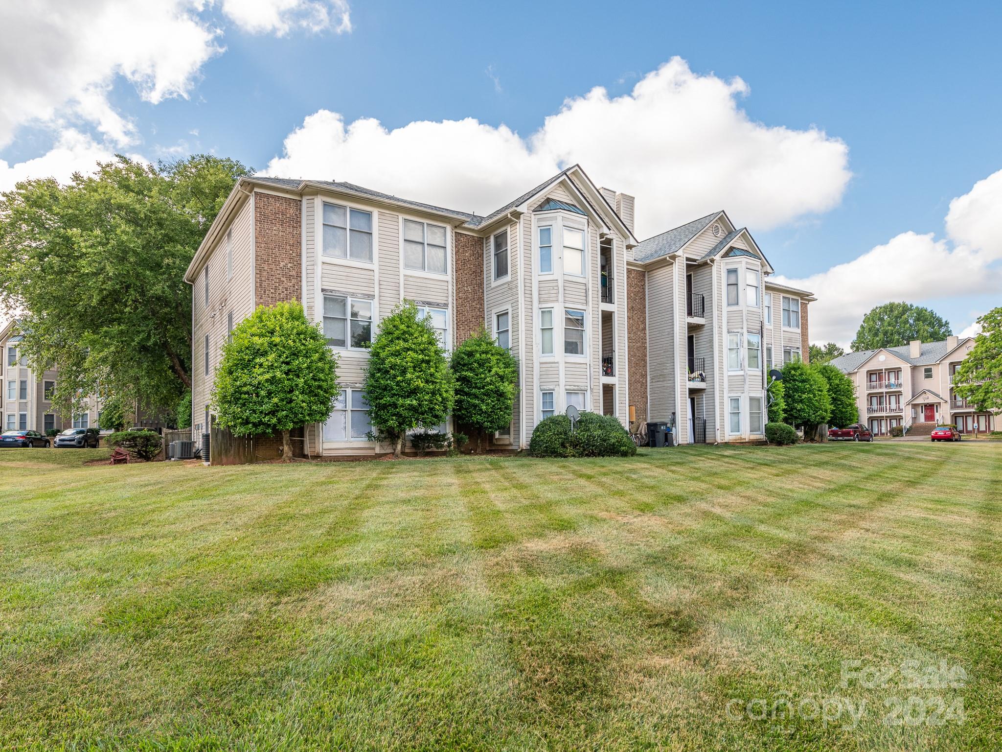 Rosecroft Dr, Charlotte, NC 28215