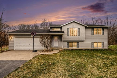 7460 15 Mile Rd Ne, Cedar Springs, MI, 49319-9342 | Card Image