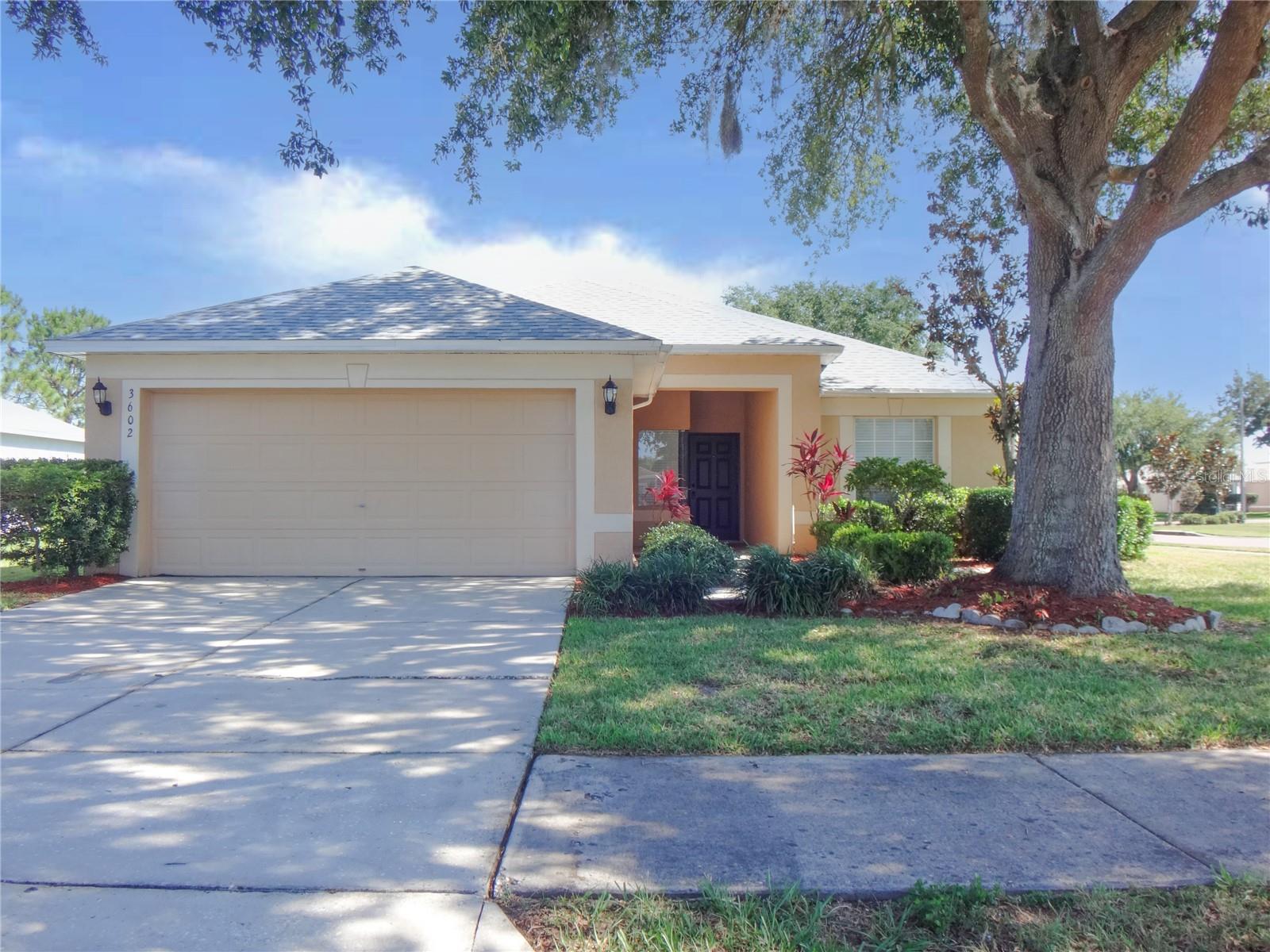 Harvest Orchard Dr, Plant City, FL 33567
