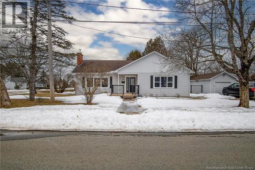 15 Fenton Dr, Saint John, NB, E2M4E6 | Card Image