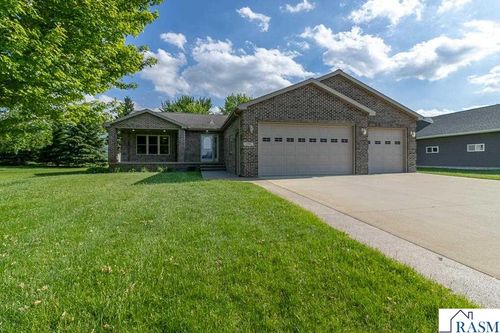 12991 Meadow Creek Dr, New Ulm, MN, 56073-4583 | Card Image