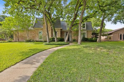 Beautiful curb appeal | Image 2