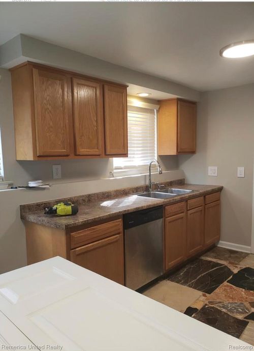 3235 Isabelle St, Inkster, MI, 48141-2111 | Card Image