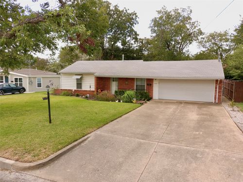 909 Hallum St, River Oaks, TX, 76114-2802 | Card Image