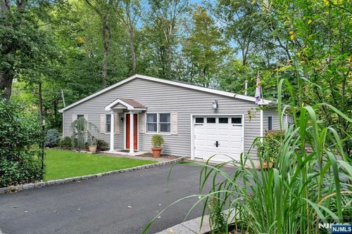 23 Sheffield St, Oakland, NJ, 07436-3214 | Card Image