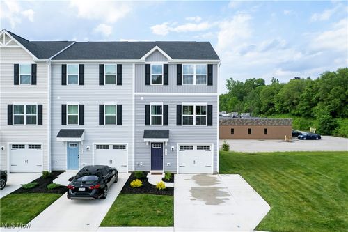 393 Slate Ridge Dr, Barberton, OH, 44203-8608 | Card Image