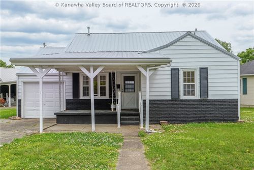 2039 Benedict Cir, Saint Albans, WV, 25177-3807 | Card Image