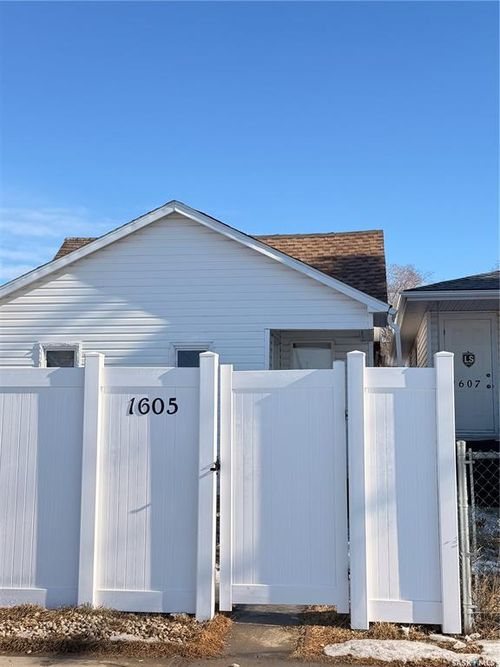 1605 Retallack St, Regina, SK, S4T2J6 | Card Image