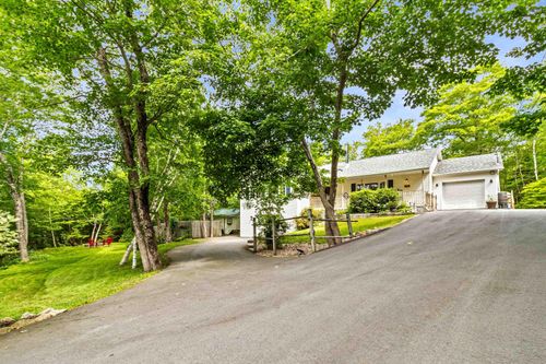 67 Confederation Ave, Fall River, NS, B2T1N1 | Card Image