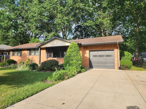 437 Bicksler Dr, Wadsworth, OH, 44281-1217 | Card Image