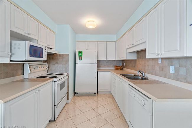 202 - 9 Pine St, House attached with 3 bedrooms, 2 bathrooms and 1 parking in Grand Bend ON | Image 20