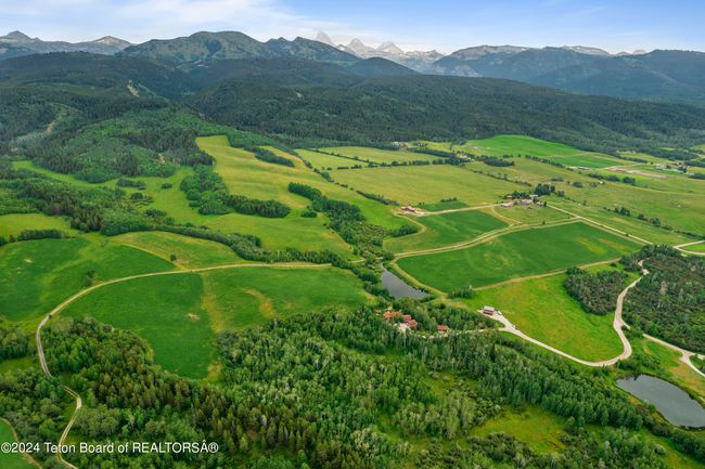 2815 Black Sheep Farm Rd, House other with 4 bedrooms, 5 bathrooms and null parking in Alta WY | Image 4