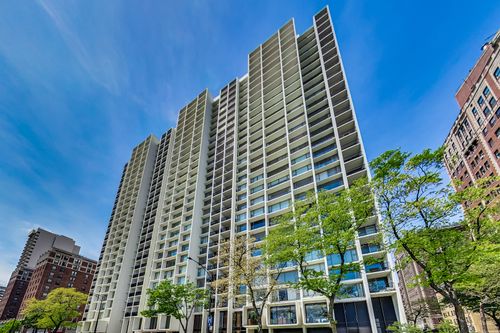 710-3200 Lake Shore Dr, Chicago, IL, 60657-3931 | Card Image