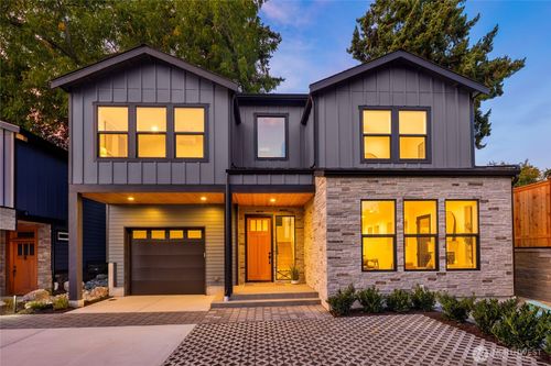 636 11th Ave, Kirkland, WA, 98033-5611 | Card Image