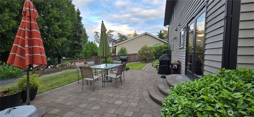 19130 Se 47th Pl, Issaquah, WA, 98027-9315 | Card Image