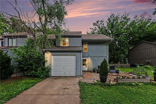 3888 Sw Harbor Dr, Lee's Summit, MO, 64082-4679 | Card Image