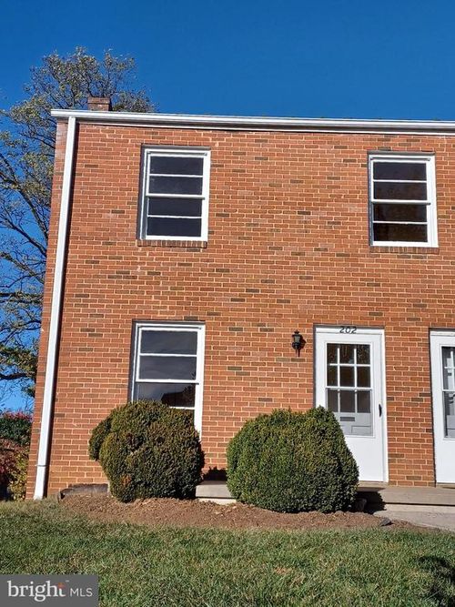 202 E Whitlock Ave, WINCHESTER, VA, 22601-4430 | Card Image
