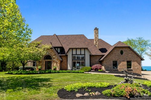 100 Fox Hollow Ln, Erie, PA, 16511-3402 | Card Image