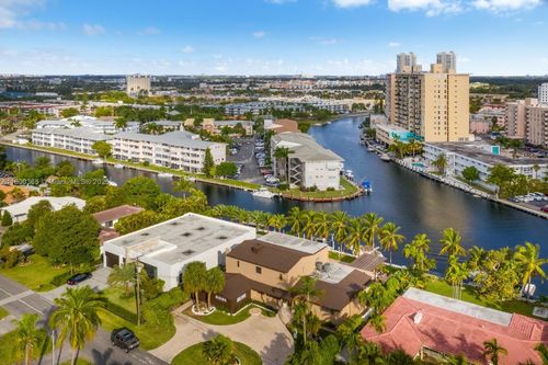 418 Tamarind Dr, Hallandale Beach, FL, 33009-6542 | Card Image