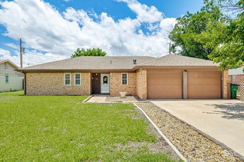 25 Dellwood Dr, San Angelo, TX, 76903-9107 | Card Image