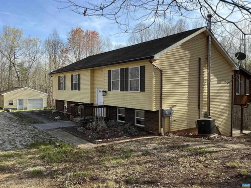 140 Mcneish Ln, Gladstone, VA, 24553-3125 | Card Image