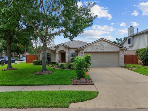 10002 Dawn Brook Dr, Pearland, TX, 77584-3065 | Card Image