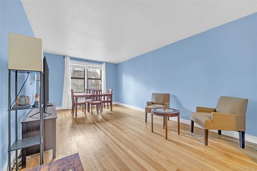4f-2830 Briggs Ave, Bronx, NY, 10458-3336 | Card Image