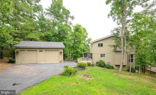 496 Winter Camp Trl, HEDGESVILLE, WV, 25427-5497 | Card Image