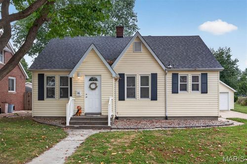 1615 Maple St, Highland, IL, 62249-2209 | Card Image